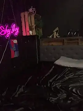Snapshot of Shy-Ivy chatting on April 26, 9:01 pm Shy-Ivy online show from April 26, 9:01 pm