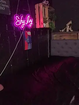 Snapshot of Shy-Ivy chatting on April 30, 9:52 pm Shy-Ivy online show from April 30, 9:52 pm