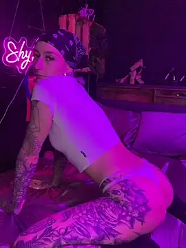 Snapshot of Shy-Ivy chatting on May 20, 10:16 pm Shy-Ivy online show from May 20, 10:16 pm