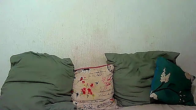 Snapshot of BrunetteNaomi8 chatting on April 21, 2:15 am BrunetteNaomi8 online show from April 21, 2:15 am