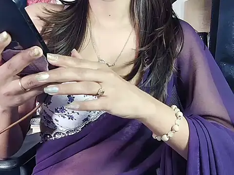 Snapshot of SongBird_01 chatting on May 25, 4:13 pm SongBird 01 online show from May 25, 4:13 pm