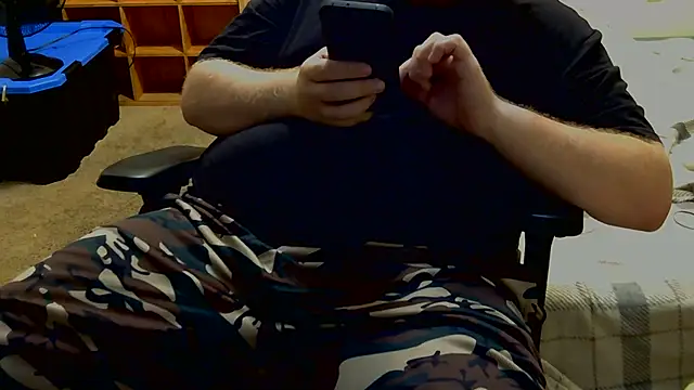 Snapshot of DADDYSOTHICK chatting on August 5, 9:34 am DADDYSOTHICK online show from August 5, 9:34 am
