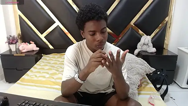NoahJhonson69 online show from May 22, 11:27 am