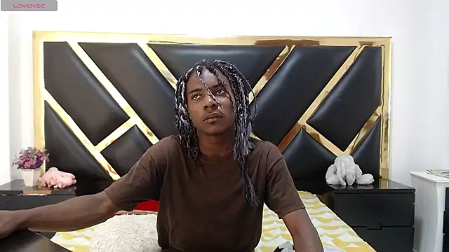 NoahJhonson69 online show from May 30, 11:29 am