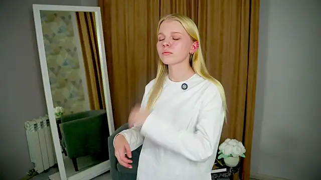 Snapshot of NakitaSwam chatting on November 19, 11:54 am NakitaSwam online show from November 19, 11:54 am