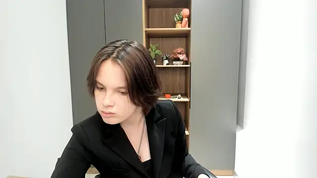 Snapshot of AlesiaYonke chatting on November 21, 9:41 am AlesiaYonke online show from November 21, 9:41 am