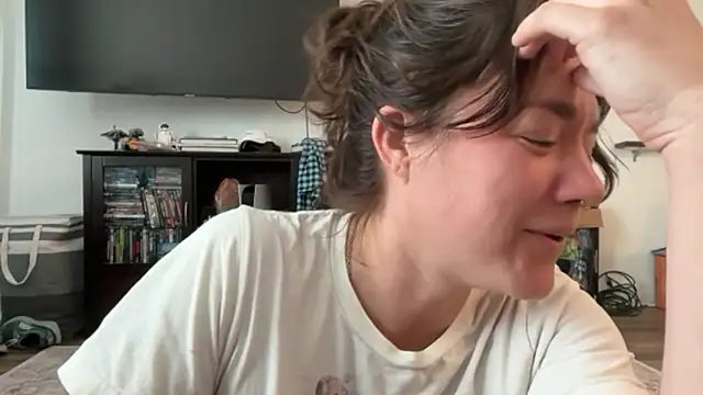 Snapshot of bendlikebecks chatting on May 1, 1:16 pm bendlikebecks online show from May 1, 1:16 pm