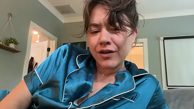Snapshot of bendlikebecks chatting on May 11, 1:17 pm bendlikebecks online show from May 11, 1:17 pm