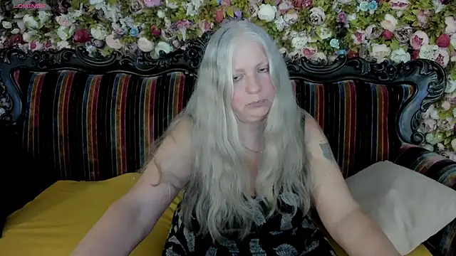 Snapshot of mariabelladonna chatting on July 17, 10:25 pm mariabelladonna online show from July 17, 10:25 pm