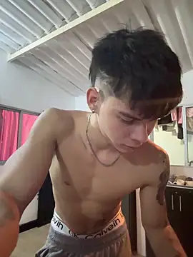 Snapshot of Handsome_boys69 chatting on May 29, 2:42 am Handsome boys69 online show from May 29, 2:42 am