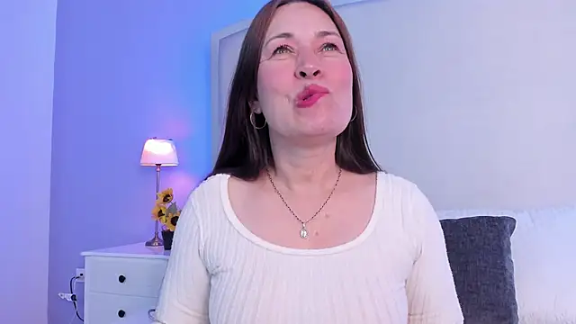 Snapshot of helen_larkin chatting on February 24, 7:34 pm helen larkin online show from February 24, 7:34 pm