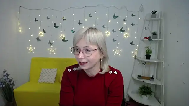 LaurenWishy online show from February 22, 5:55 pm