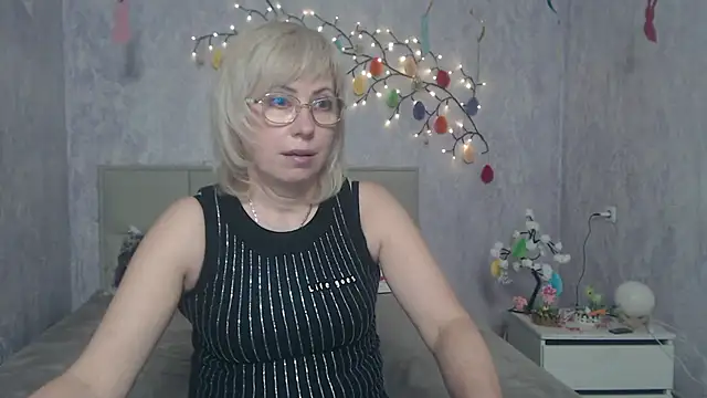 LaurenWishy online show from April 5, 12:35 pm