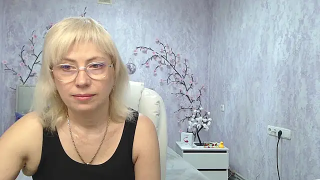 Snapshot of LaurenWishy chatting on May 18, 5:13 am LaurenWishy online show from May 18, 5:13 am