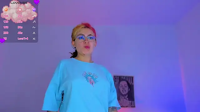 Snapshot of MarieTaylor_ chatting on June 1, 7:37 pm MarieTaylor online show from June 1, 7:37 pm