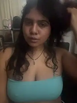 Snapshot of TiaBella_ chatting on February 3, 7:52 pm TiaBella online show from February 3, 7:52 pm