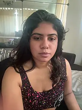 Snapshot of TiaBella_ chatting on February 24, 1:20 pm TiaBella online show from February 24, 1:20 pm