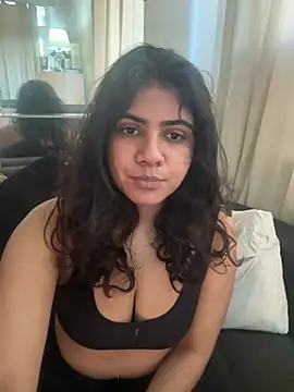 Snapshot of TiaBella_ chatting on February 25, 3:10 pm TiaBella online show from February 25, 3:10 pm