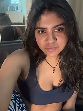 Snapshot of TiaBella_ chatting on April 13, 7:52 pm TiaBella online show from April 13, 7:52 pm