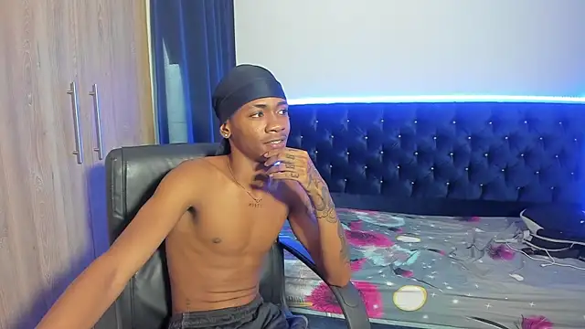 Snapshot of iteban_boy chatting on November 19, 1:44 pm iteban boy online show from November 19, 1:44 pm