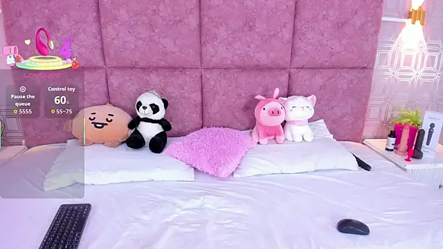 NathalieRoss1 online show from March 15, 5:35 am