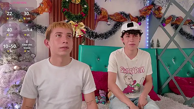 Snapshot of Boys_2_play chatting on November 19, 1:33 pm Boys 2 play online show from November 19, 1:33 pm