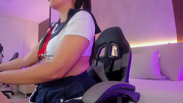 melaniejeannn  online show from March 29, 2:44 am