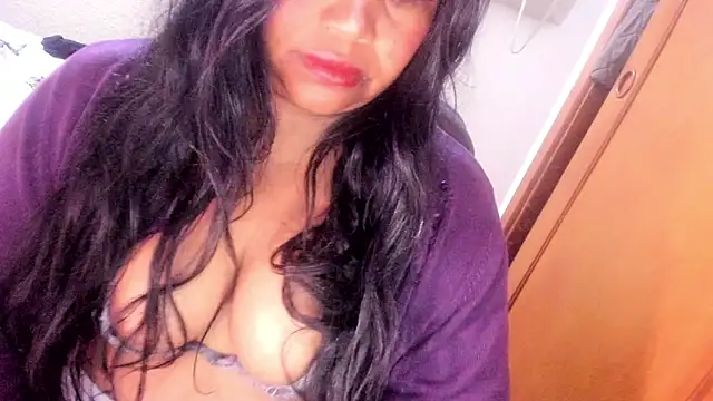 ebonycamelia online show from May 28, 8:06 pm
