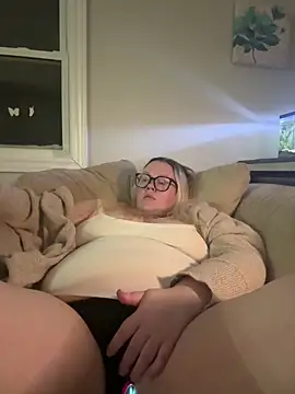 Snapshot of Kennaknox chatting on February 8, 2:37 am Kennaknox online show from February 8, 2:37 am