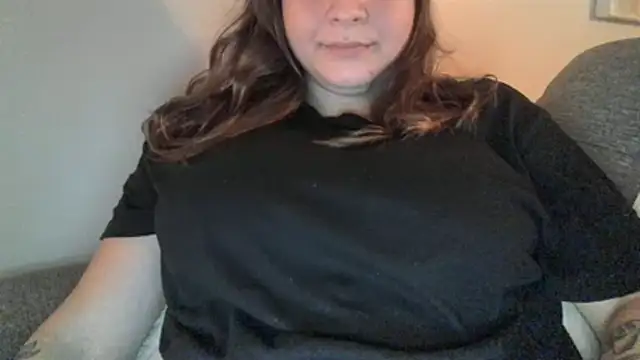 Snapshot of xxxluana chatting on April 23, 3:08 am xxxluana online show from April 23, 3:08 am