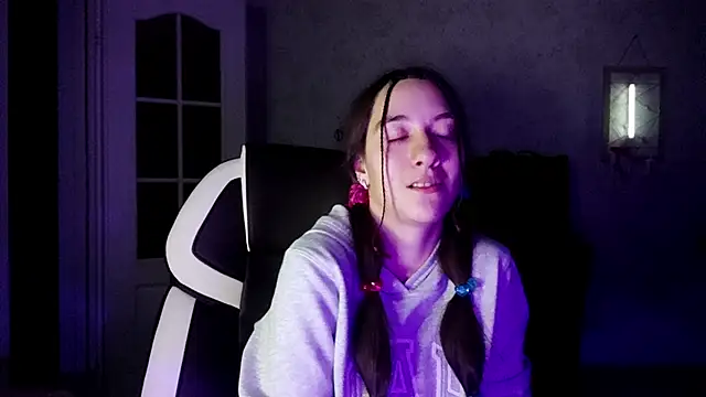 NildaGerrero online show from November 20, 7:35 pm