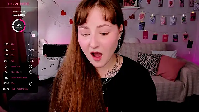 Snapshot of velvet_cherry_ chatting on July 5, 9:05 am velvet cherry online show from July 5, 9:05 am