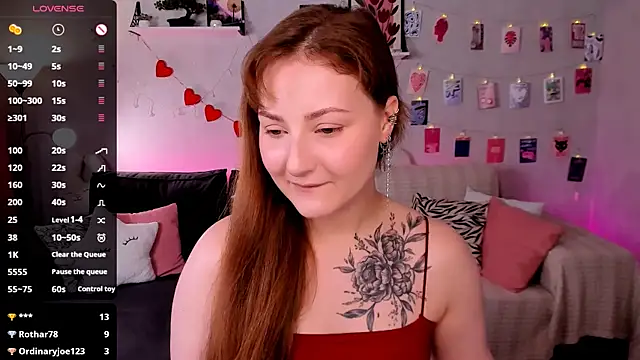 Snapshot of velvet_cherry_ chatting on July 16, 9:04 am velvet cherry online show from July 16, 9:04 am