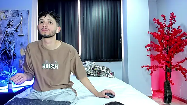 dracke and zara online show from April 14, 1:17 pm