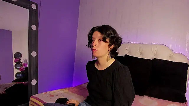 Snapshot of CoralAndOcean_ chatting on December 4, 12:47 pm CoralAndOcean online show from December 4, 12:47 pm