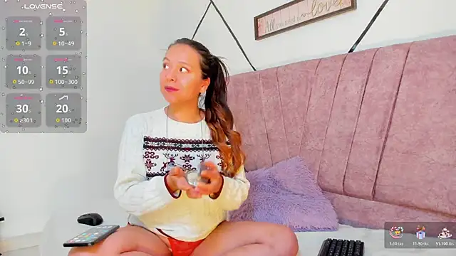 Snapshot of Julieta_Lein_ chatting on December 17, 9:43 pm Julieta Lein online show from December 17, 9:43 pm