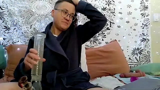 Snapshot of sareberr420 chatting on February 8, 3:26 pm sareberr420 online show from February 8, 3:26 pm