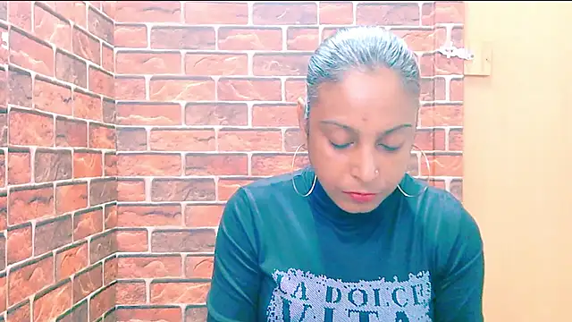 Snapshot of indian_spice_girl chatting on April 24, 6:49 am indian spice girl online show from April 24, 6:49 am