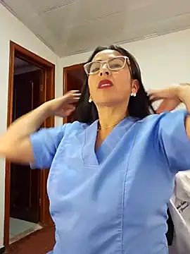 JustSamantha  online show from December 17, 8:37 pm