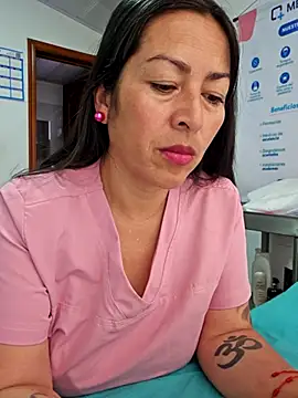 JustSamantha  online show from March 30, 1:45 pm