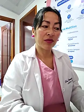 JustSamantha  online show from April 17, 11:24 am