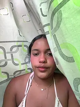 Snapshot of chleo_rosse chatting on April 4, 8:28 pm chleo rosse online show from April 4, 8:28 pm
