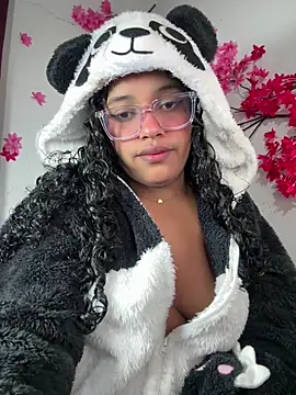 Snapshot of chleo_rosse chatting on April 17, 3:20 am chleo rosse online show from April 17, 3:20 am
