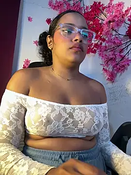 Snapshot of chleo_rosse chatting on April 21, 4:12 pm chleo rosse online show from April 21, 4:12 pm