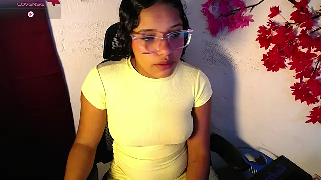 Snapshot of chleo_rosse chatting on April 28, 11:10 pm chleo rosse online show from April 28, 11:10 pm