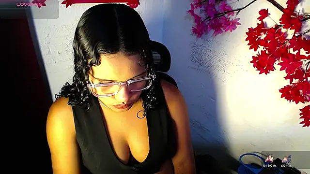 Snapshot of chleo_rosse chatting on July 1, 11:59 pm chleo rosse online show from July 1, 11:59 pm