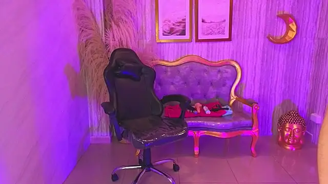 Snapshot of lexie_s chatting on December 22, 8:17 pm lexie s online show from December 22, 8:17 pm