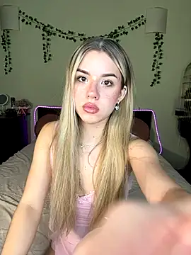 Snapshot of PurrAliceX chatting on November 21, 4:27 pm PurrAliceX online show from November 21, 4:27 pm