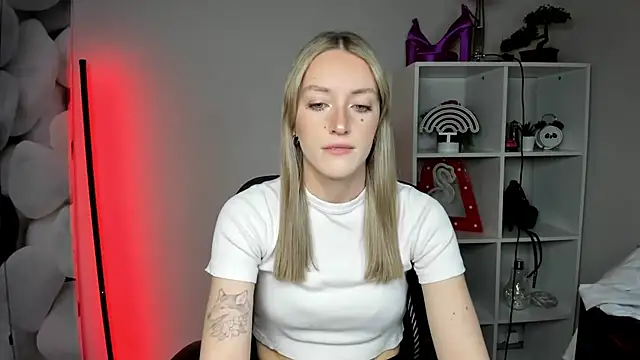 EvelynBlond online show from February 17, 1:29 pm