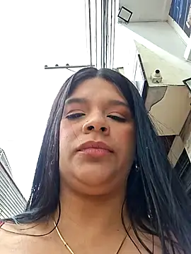 Layla-daring online show from December 5, 6:15 pm